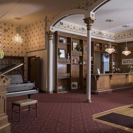 Decker Hotel & Bar Maquoketa 外观 照片