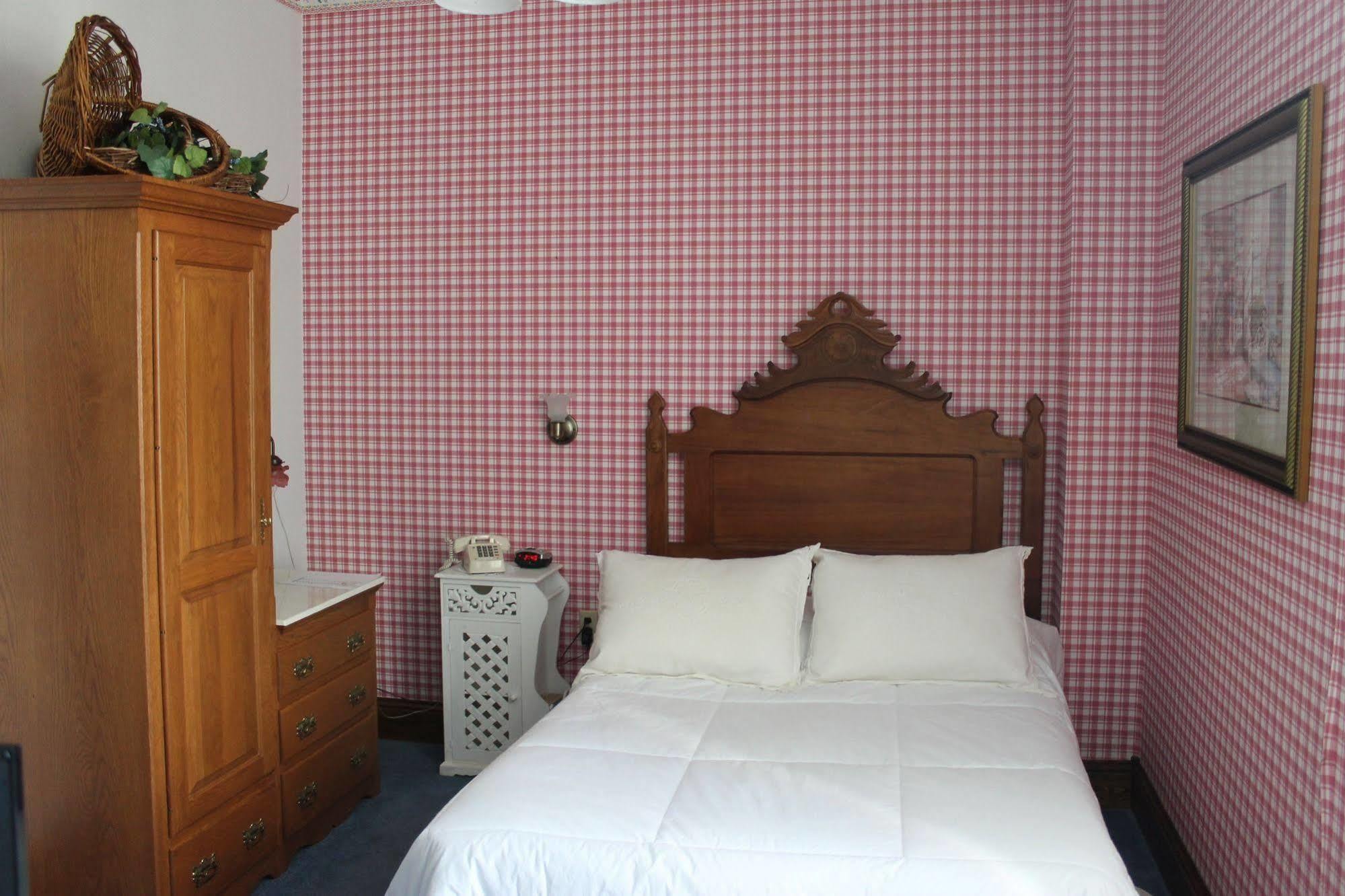 Decker Hotel & Bar Maquoketa 外观 照片