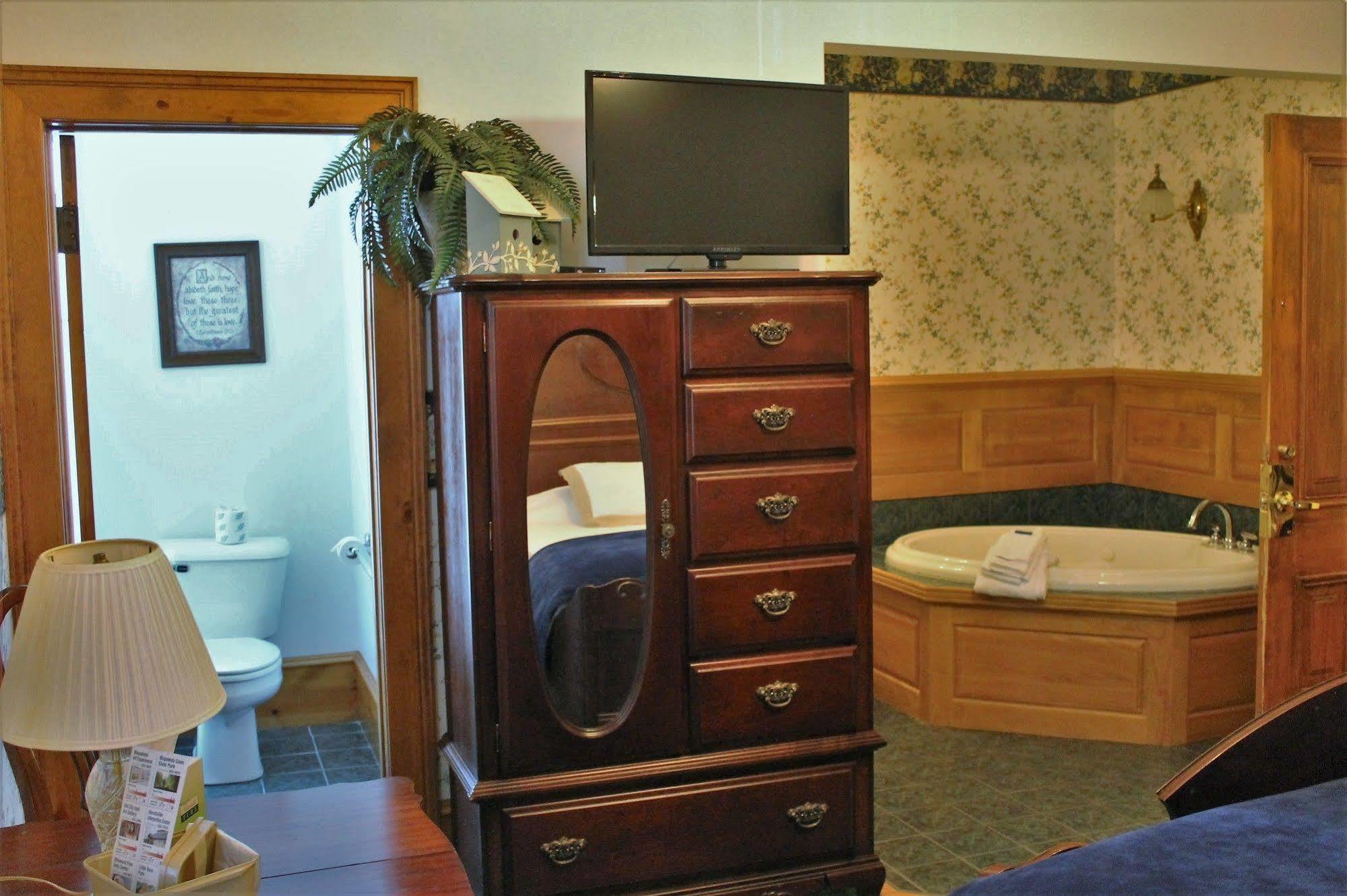 Decker Hotel & Bar Maquoketa 外观 照片